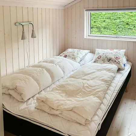 Cozy Summer House In Peaceful Nature Near Rorvig *